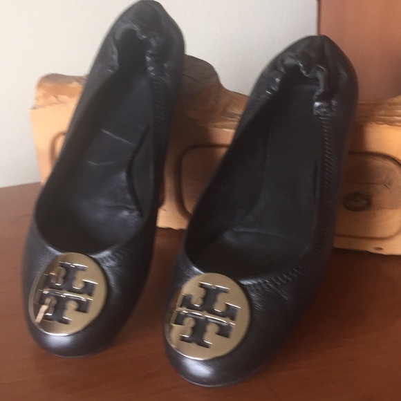 Tory Burch Shoes - Tory Burch silver emblem Reva flats